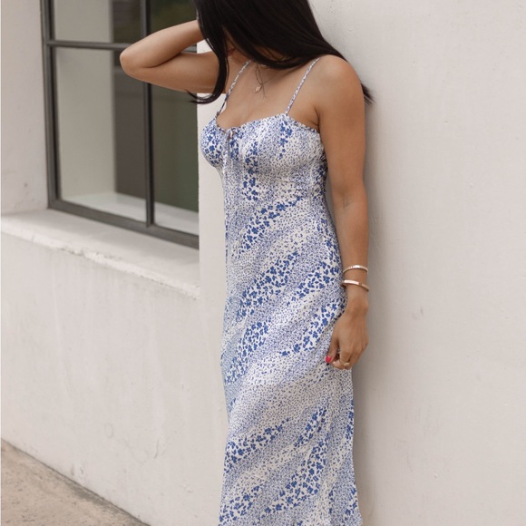 Blue and white floral midi dress - Picture 3 of 5